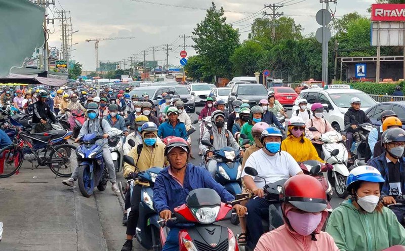 National Highway 13 has long been a nightmare destination for people at the Northeast gateway of Ho Chi Minh City. Photo: Minh Quan