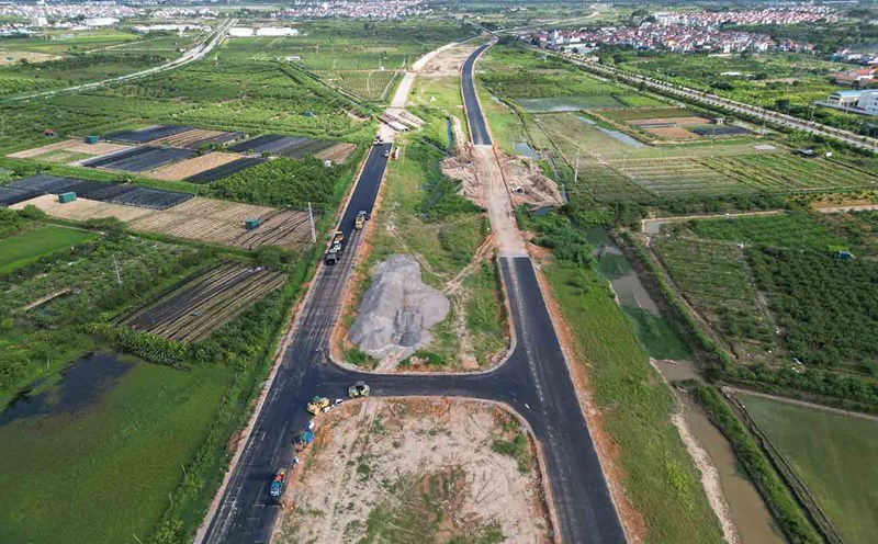 The Ring Road 4 parallel road section through Hanoi is expected to be completed in 2025. Photo: Song Huu