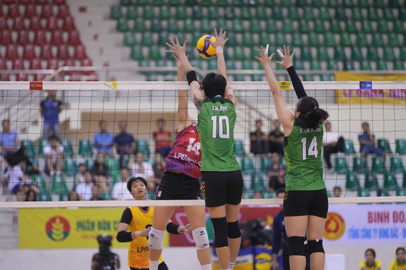 Cau thu VTV Binh Dien Long An the hien quyet tam. Anh: VFV