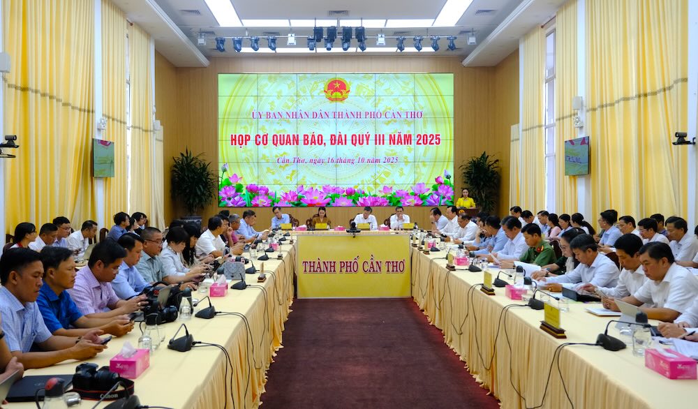 Quang canh buoi hop bao quy III/2025 tai UBND TP Can Tho. Anh: Phong Linh