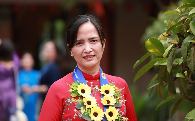 Ms. Nguyen Thi Dung at the Uncle Ho's Commendation Ceremony - one of the activities of the first " years of enthusiasm, Creativity, Responsibility" Award Ceremony in 2025. Photo: Hai Nguyen