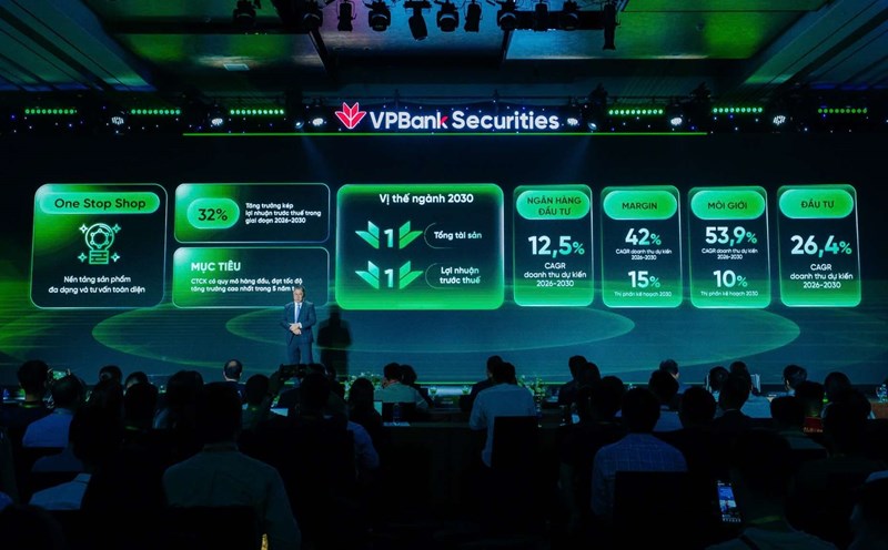 El Sr. Vu Huu Dien miembro del Consejo de Administracion y Director General de VPBankS comparte sobre el historico acuerdo de OPI. Foto: Comite Organizador