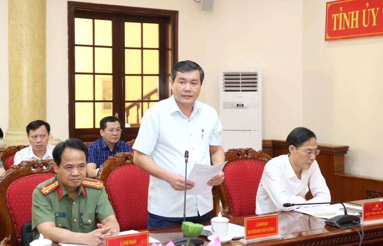 Ong Pham Van Tuan - Pho Truong ban Tuyen giao Tinh uy Thanh Hoa thong tin nhanh ket qua Dai hoi. Anh: Xuan Hung