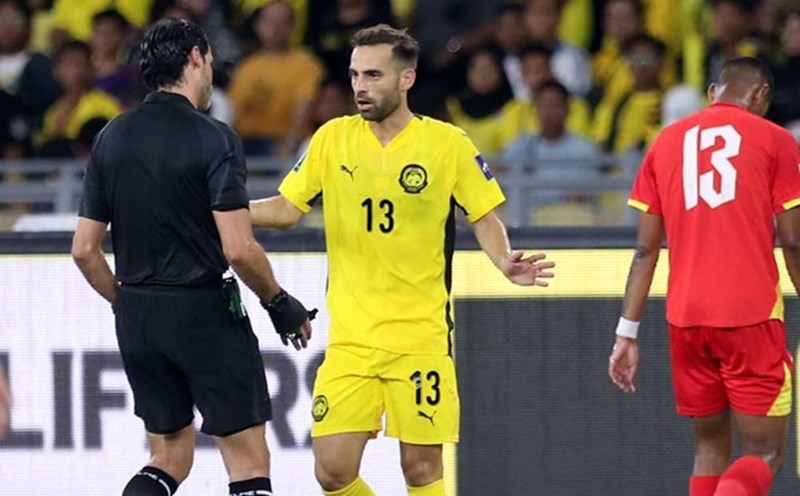 The Malaysian team faces many difficulties due to illegal fines for naturalized players. Photo: Tuan Huu