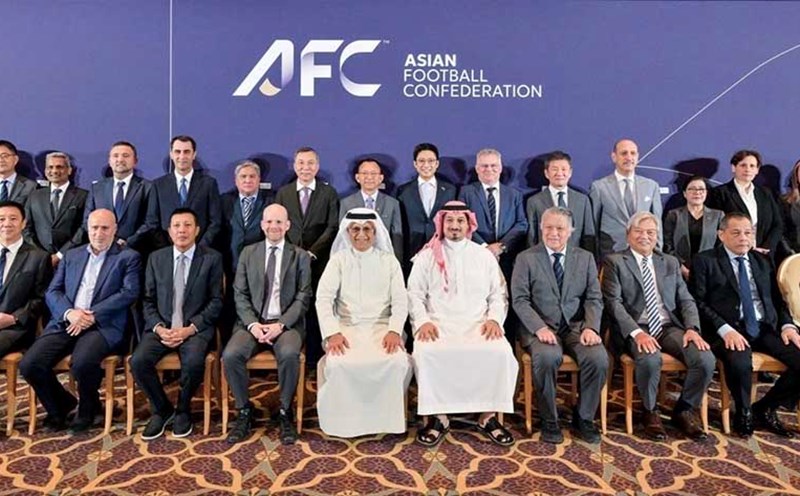 VFF President Tran Quoc Tuan (7th from left) attended the 7th meeting of the AFC Executive Committee. Photo: VFF