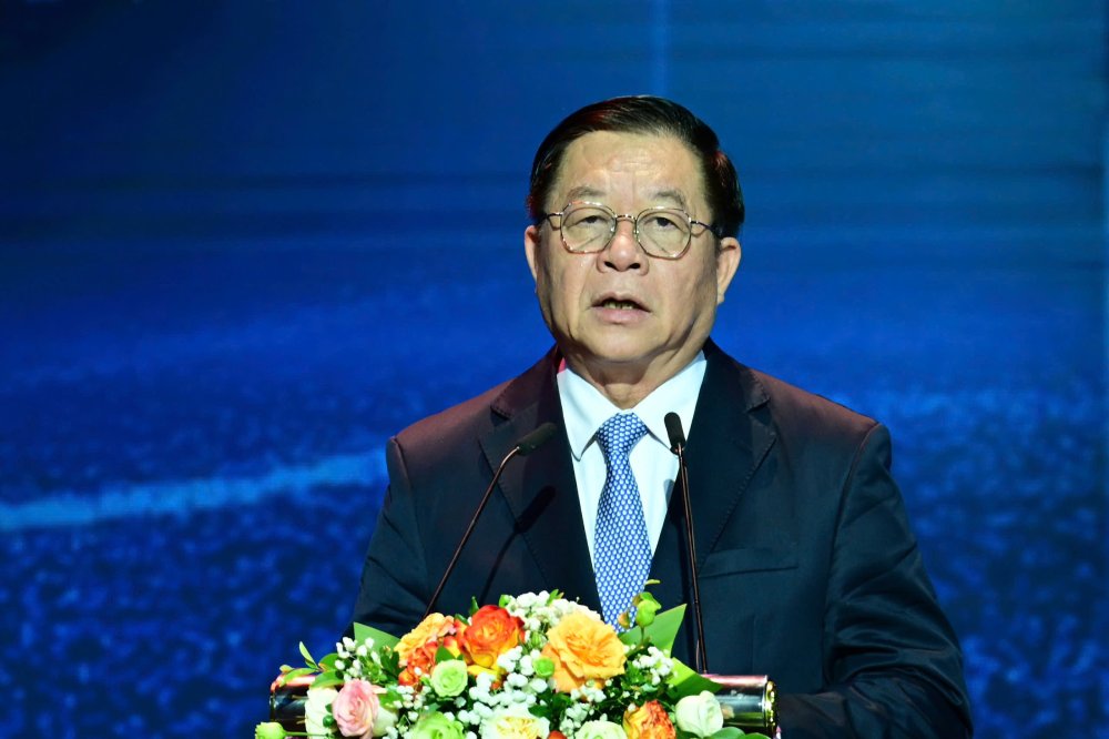 Uy vien Bo Chinh tri, Bi thu Trung uong Dang, Truong Ban Tuyen giao va Dan van Trung uong Nguyen Trong Nghia - phat bieu chi dao tai Le trao giai cuoc thi “To quoc ben bo song“. Anh: Hai Nguyen