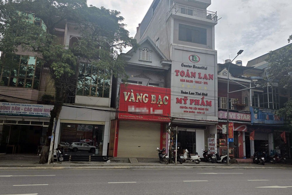Doi nghich voi cac tiem vang lon, cac tiem vang co quy mo nho chon cach dong cua vi khong co hang de ban. Anh: Duy Dung.