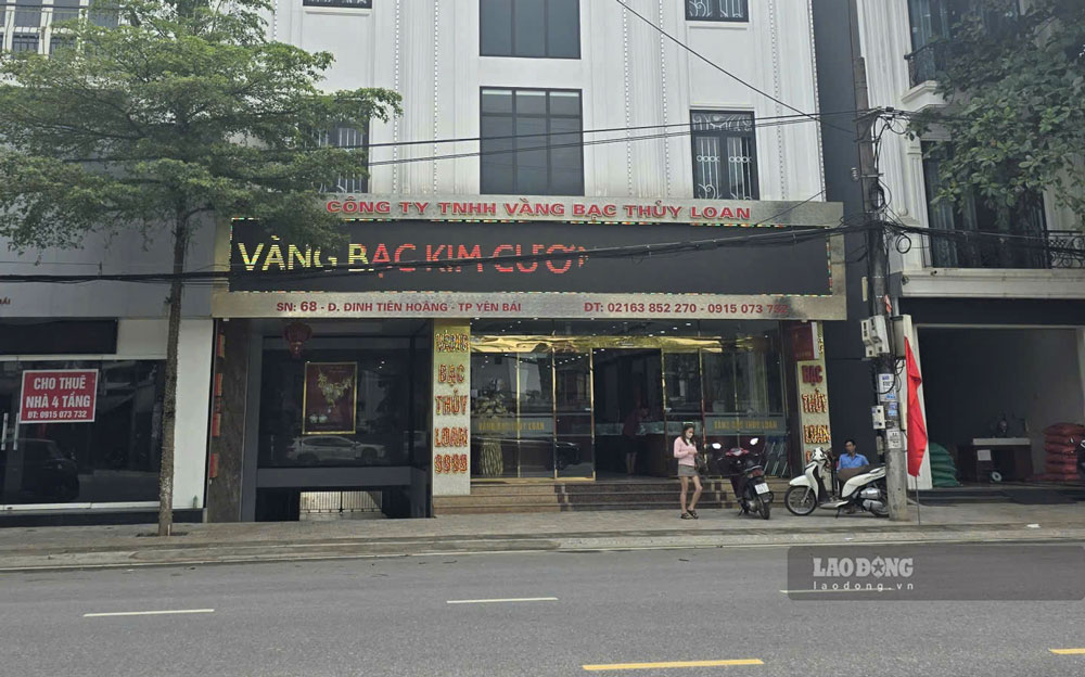 Tiem Vang Thuy Loan tren duong Dinh Tien Hoang (phuong Yen Bai, tinh Lao Cai). Anh: Duy Dung
