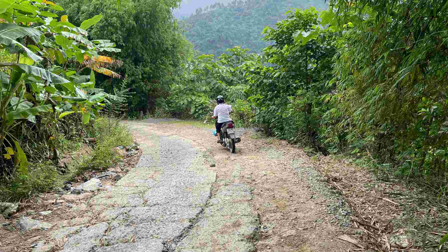 The degraded road makes travel unsafe. Photo: Dinh Dai