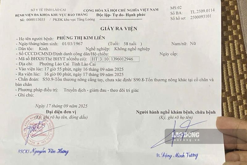 Giấy khám sức khỏe của người dân sau khi giằng co tại xã Tằng Loỏng, tỉnh Lào Cai. Ảnh: Đinh Đại