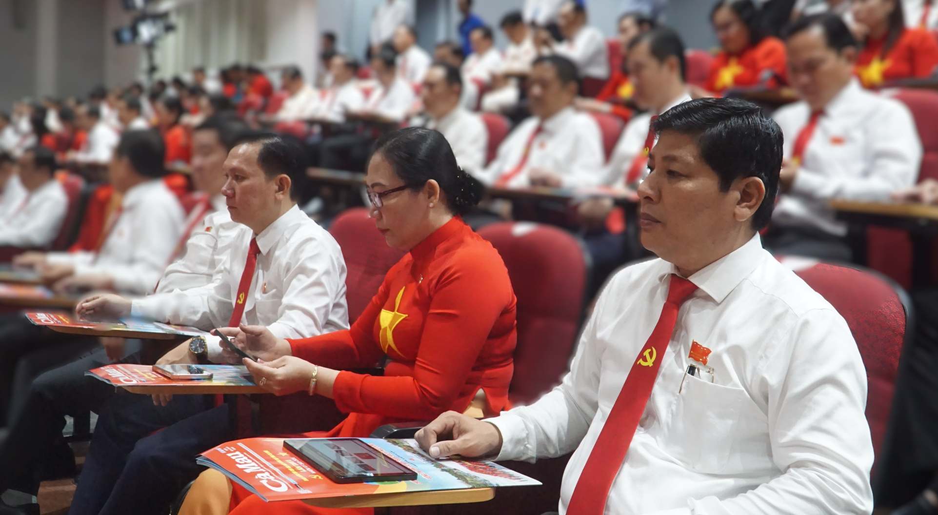Dai bieu du Dai hoi dang tinh Ca Mau khong su dung tai lieu giay. Anh: Nhat Ho