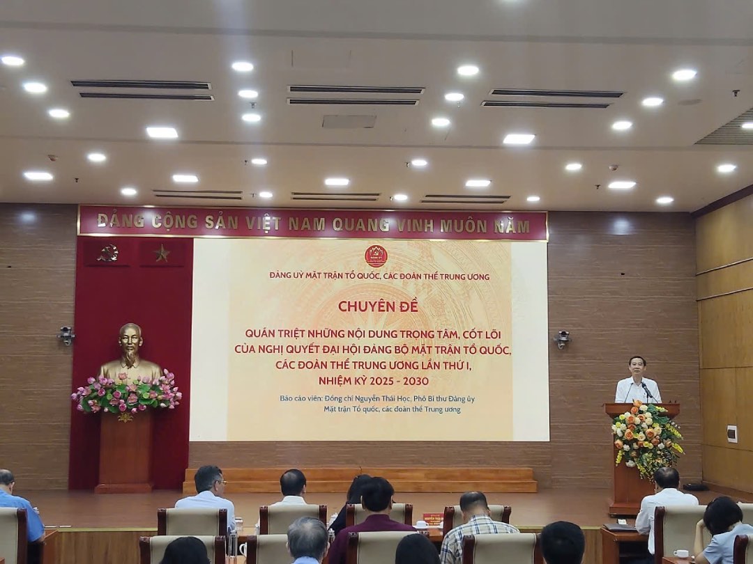 Toan canh hoi nghi. Anh: Que Chi 