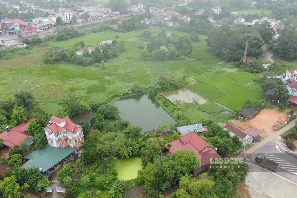 Viec chua the ket noi do doan tuyen trung voi du an khac chua thi cong. Anh: Nhom PV.