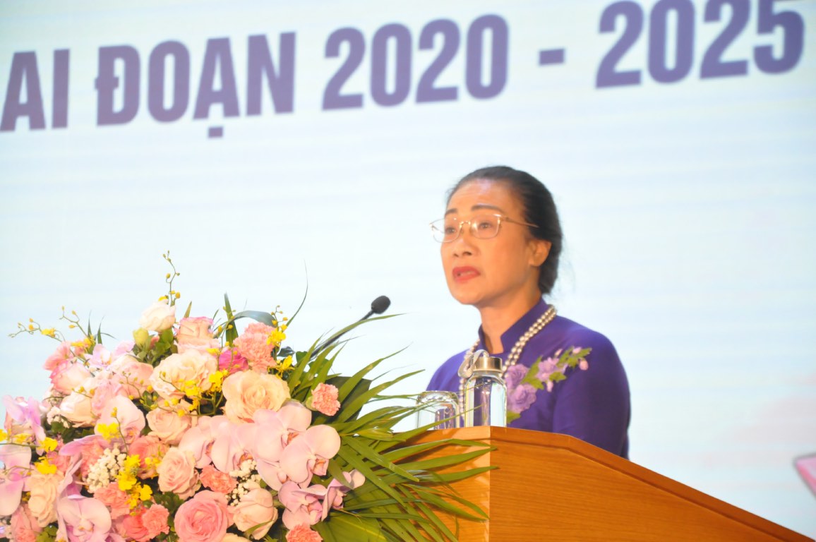 Ms. Pham Thanh Binh - President of the Vietnam Health Trade Union spoke at the ceremony. Photo: Bao Han