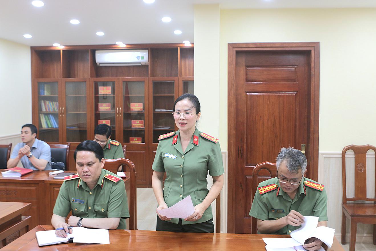 Colonel Phan Thi Loan - Deputy Chief Inspector of the Ministry of Public Security spoke at the citizen reception in July 2025 of the Ministry of Public Security. Photo: Hoang Nam