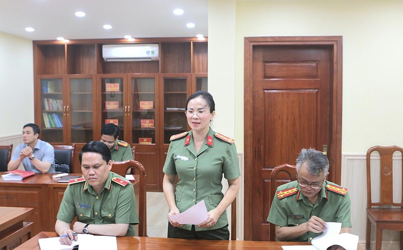 Colonel Phan Thi Loan - Deputy Chief Inspector of the Ministry of Public Security spoke at the citizen reception in July 2025 of the Ministry of Public Security. Photo: Hoang Nam