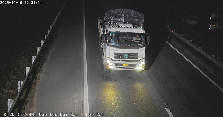 Camera AI ghi nhận một tài xế không thắt dây đai an toàn trên cao tốc. Ảnh: Cục CSGT