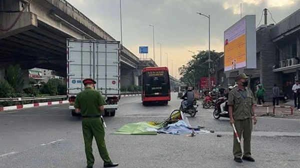 Currently, the 9th grade student was run over and killed by a truck on the way to school. Photo: Van Ngan