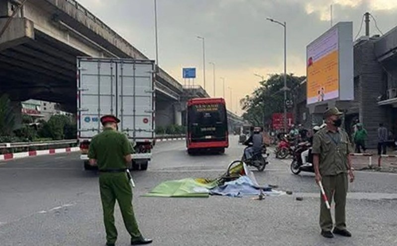 Currently, the 9th grade student was run over and killed by a truck on the way to school. Photo: Van Ngan