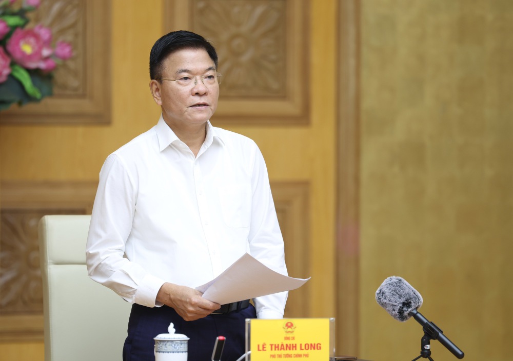 Deputy Prime Minister Le Thanh Long said that there are currently about 2.8 million elderly people receiving pensions and social insurance benefits. Photo: Duc Tuan