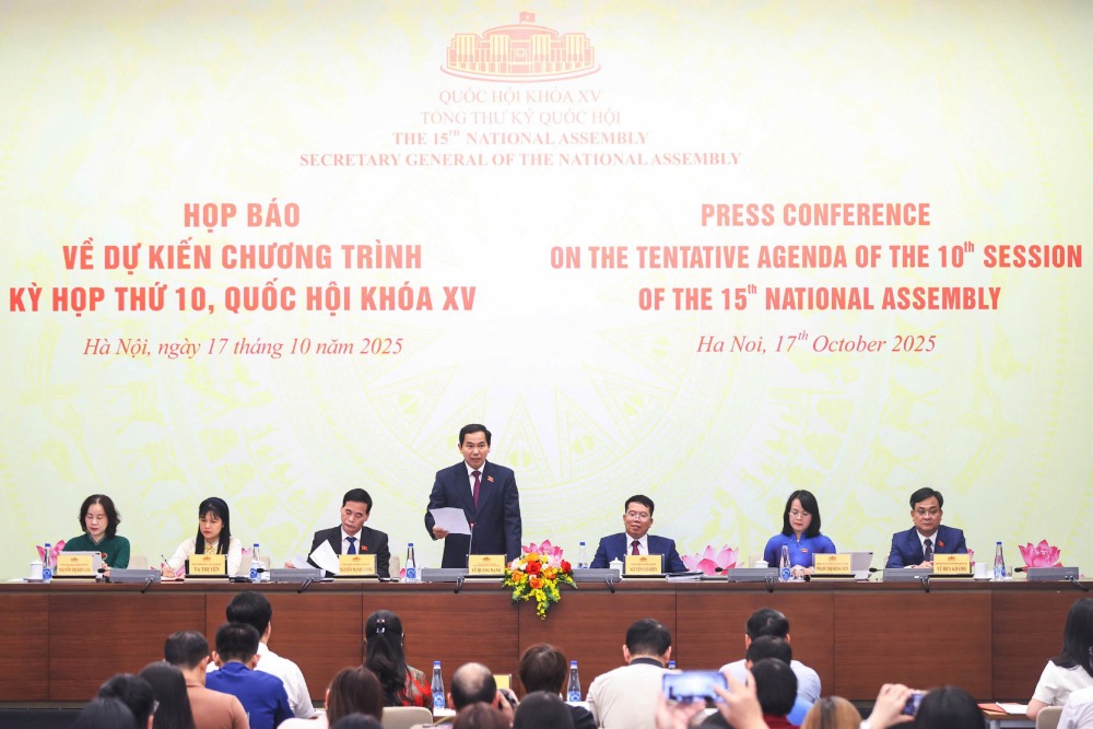 제15대 국회 제10차 회의 프로그램 초안에 대한 기자 회견 장면. 사진: 팜동