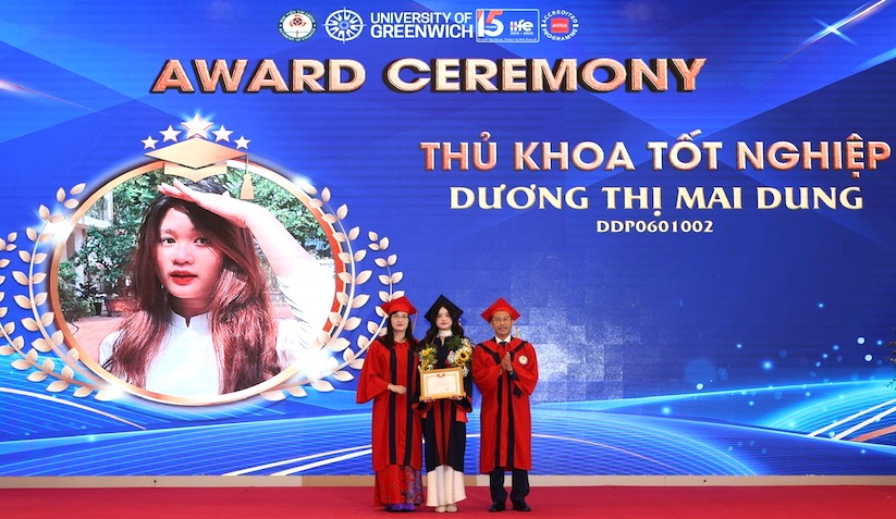 Mai Dung trong lễ trao bằng tốt nghiệp hôm 18.10. Ảnh: Vân Trang