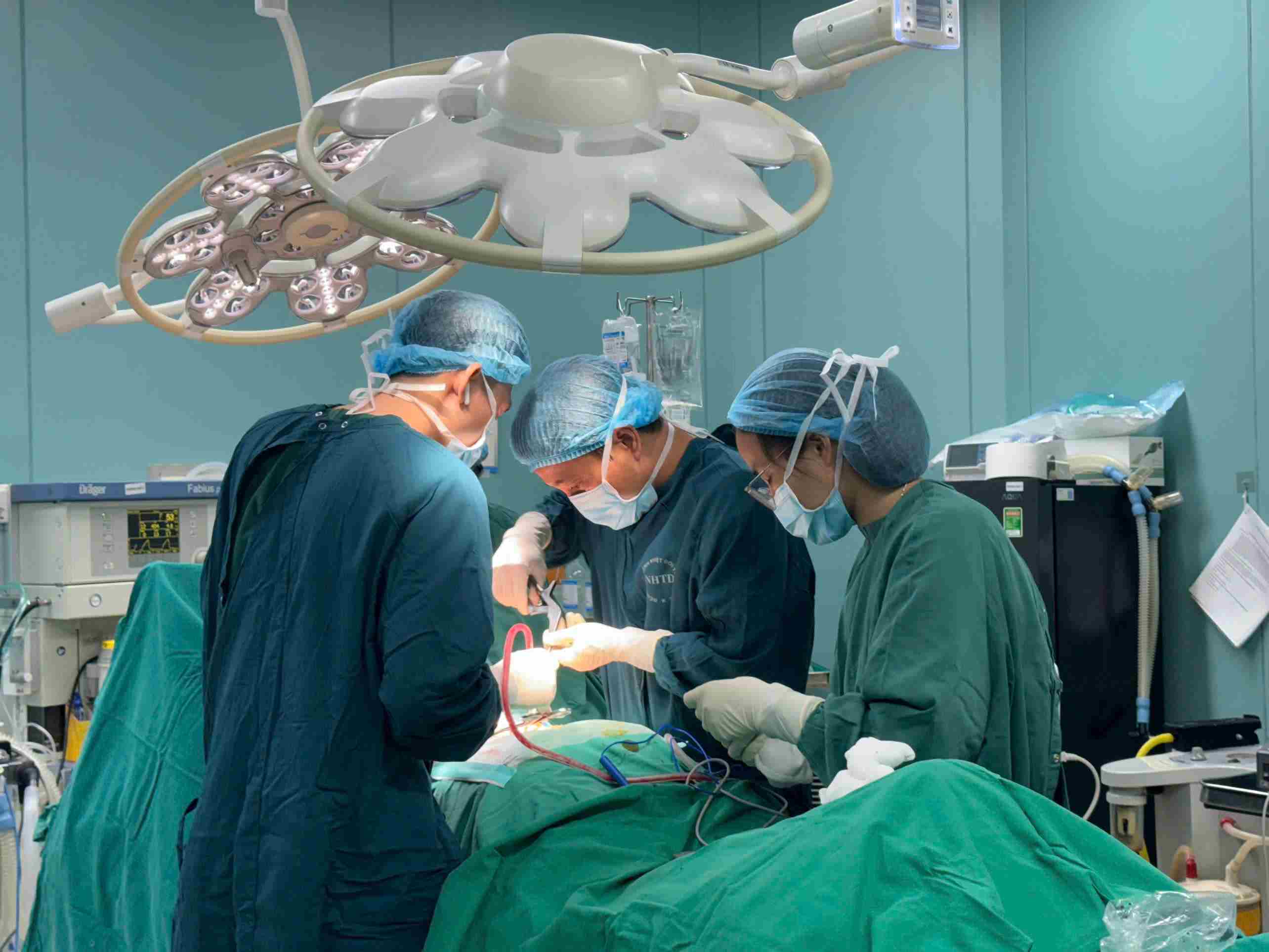 수술은 환자가 위기에서 벗어나는 데 도움이 됩니다. 사진: Thanh Dang