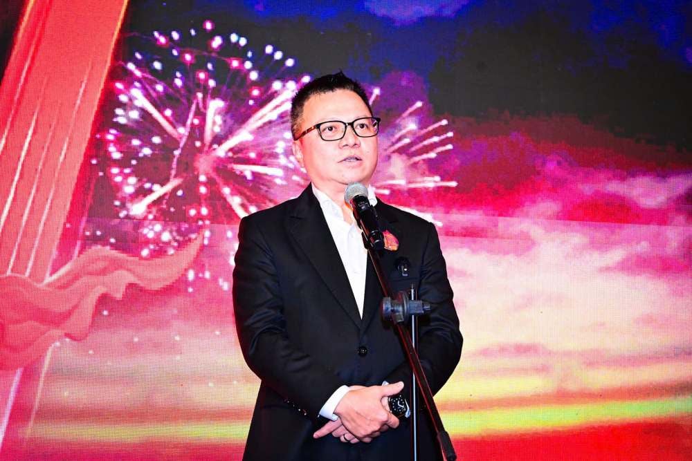 Ong Le Quoc Minh - Tong bien tap bao Nhan Dan phat bieu tai le ra mat phim tai lieu ve concert To quoc trong tim toi 16.10. Anh: CGV