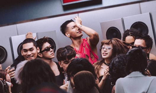 Anh trai WEAN rơi nước mắt. Ảnh: Nghệ sĩ cung cấp.