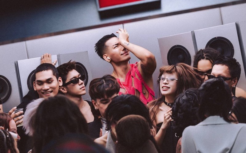 WEAN's brother shed tears. Photo: Provided by the artist.