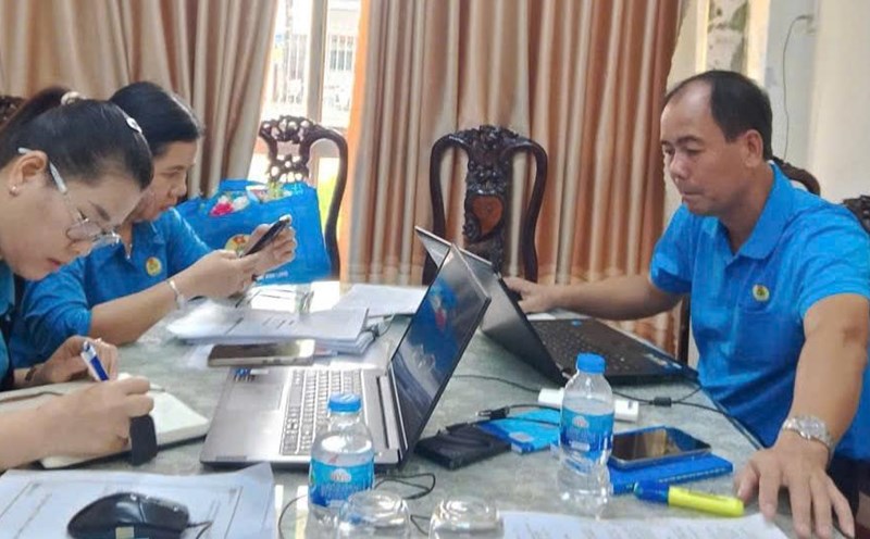 The Provincial Federation of Labor approved documents and evaluated the quality of grassroots trade union activities in 2025. Photo: Vinh Long Provincial Federation of Labor