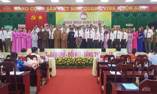 Ban Chấp hành MTTQ xã Trà Ôn nhiệm kỳ 2025-2030 ra mắt Đại hội. Ảnh: Hoàng Lộc