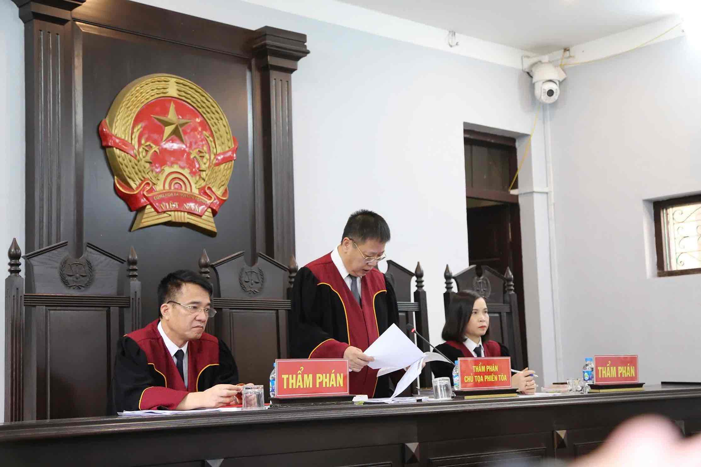 Phiên toà xét xử vụ gà lôi trắng. Ảnh: Hoà Nguyễn