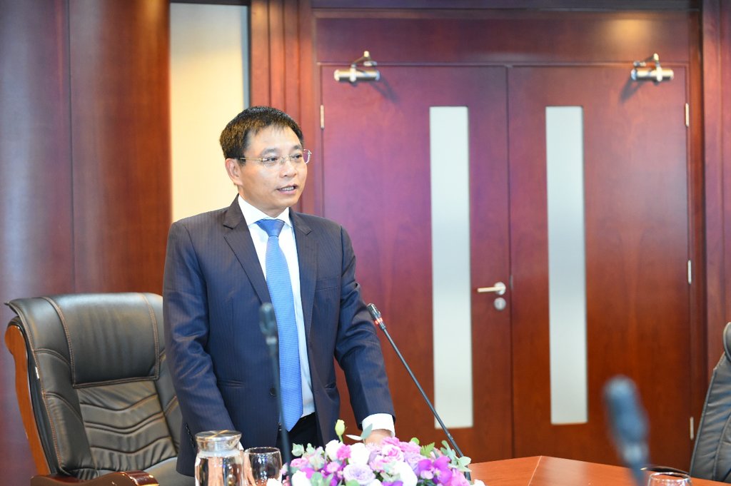 Le ministre Nguyen Van Thang a preside la seance de travail avec HOSE. Photo de : MOF