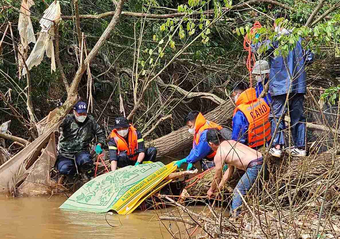 Thi the nan nhan duoc tim thay tai suoi Gia Lam, cach hien truong xay ra vu viec khoang 6km. Anh: Phuc Khanh