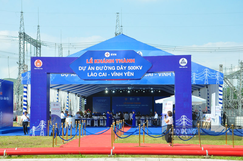 Khung canh le khanh thanh du an 500kV Lao Cai - Vinh Yen. Anh: Dinh Dai