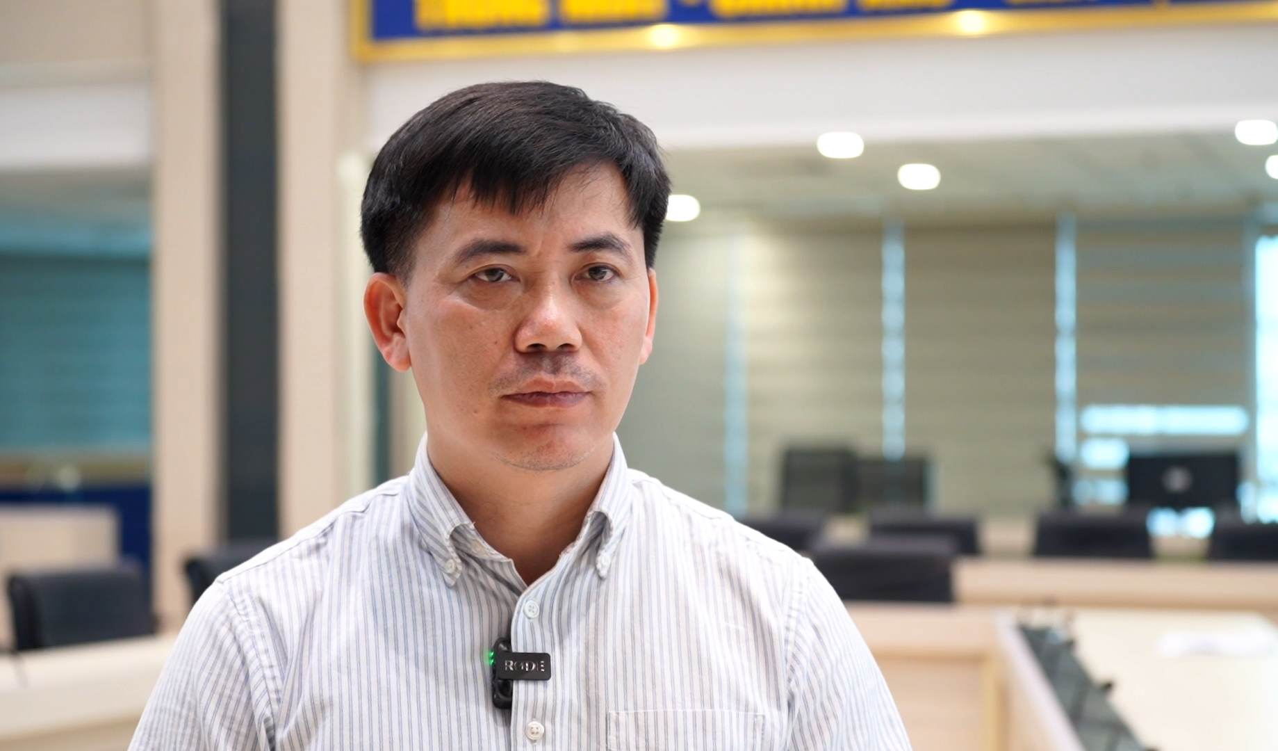 Ong Nguyen Van Huong - Truong phong Du bao thoi tiet, Trung tam Du bao Khi tuong Thuy van Quoc gia nhan dinh kha nang bao so 12 khong manh bang bao so 11 va bao so 10. Anh: Vu Linh