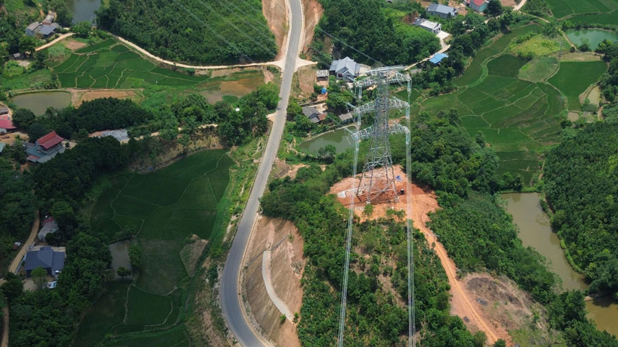 Sau khi dua vao van hanh, duong day 500 kV Lao Cai - Vinh Yen co kha nang truyen tai khoang 3.000 MW tu cac nha may thuy dien o khu vuc Tay Bac va cac tinh lan can len luoi dien quoc gia va tang kha nang nhap khau dien. Du an khong chi la cong trinh ha tang, ma con la bieu tuong cua khat vong vuon len, hien thuc hoa chu truong phat trien nang luong ben vung.