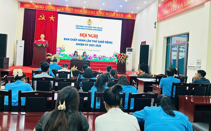 Cam Duong Ward Trade Union held the 3rd Executive Committee Conference (expanded), term 20252028. Photo: Hong Quyen