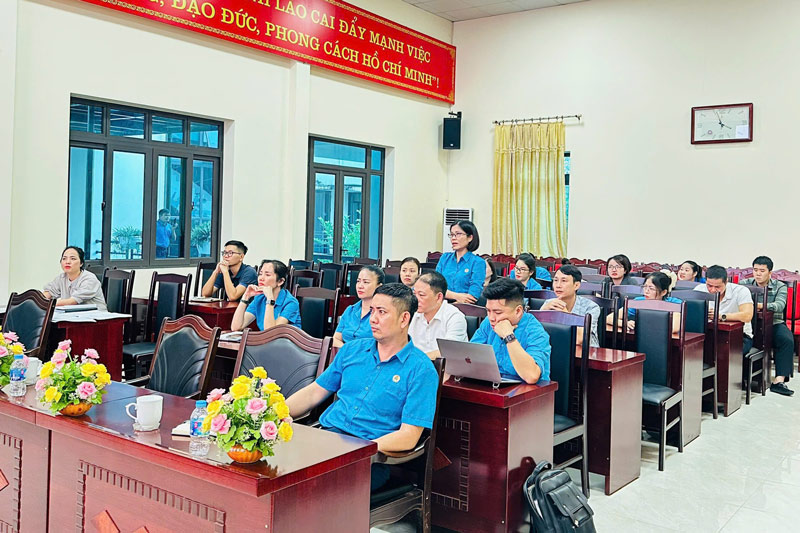 Cac dai bieu dong gop y kien tai hoi nghi. Anh: Hong Quyen