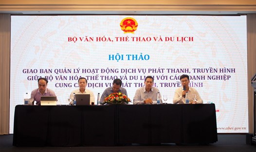 Các đại biểu thảo luận sôi nổi các vấn đề nóng về hoạt động dịch vụ phát thanh, truyền hình. Ảnh: Hào Hoàng