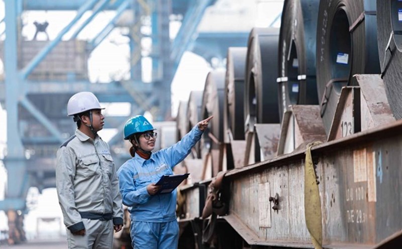 People with an income of VND24 million/month and 1 dependent will not have to pay personal income tax. Photo: Hai Nguyen