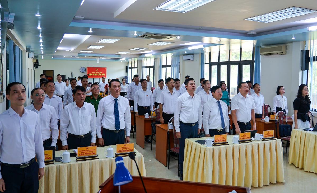 HDND dac khu Cat Hai to chuc Ky hop thu 4 thong qua nhieu nghi quyet quan trong thuc day phat trien dac khu. Ảnh: Cong thong tin dac khu Cat Hai