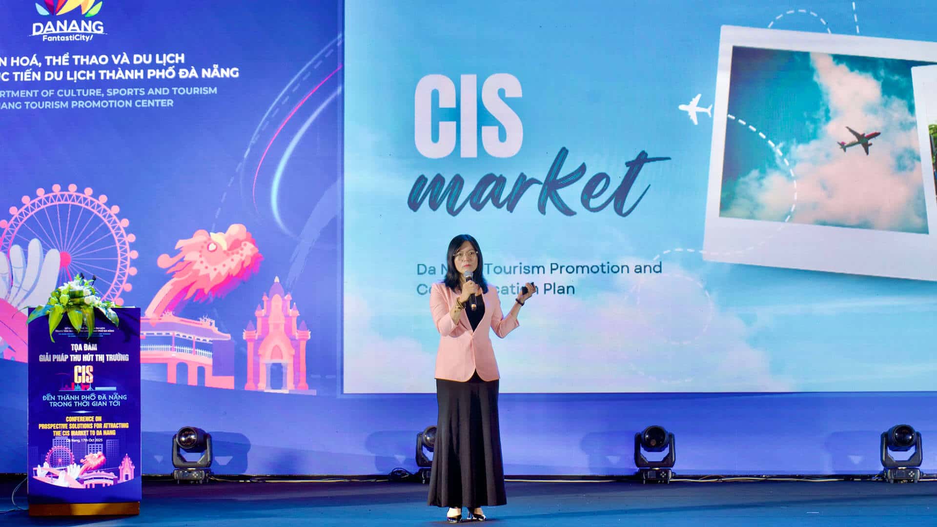 Toa dam “Giai phap thu hut thi truong CIS den thanh pho Da Nang trong thoi gian toi”. Anh: Mai Vy