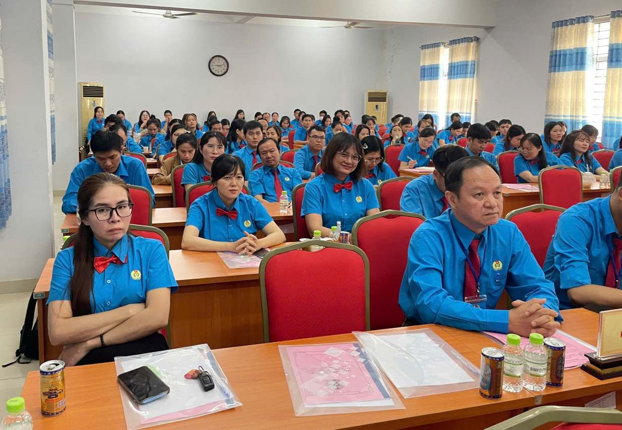 Dai bieu du hoi nghi. Anh: Dinh Trong