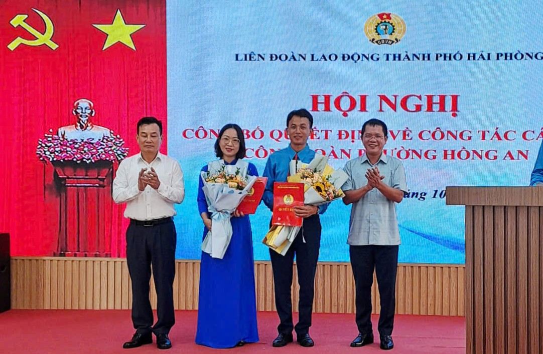 The conference announced the Decision on the work of Hong An Ward Trade Union cadres, term 2025 - 2030. Photo: Hai Phong Trade Union
