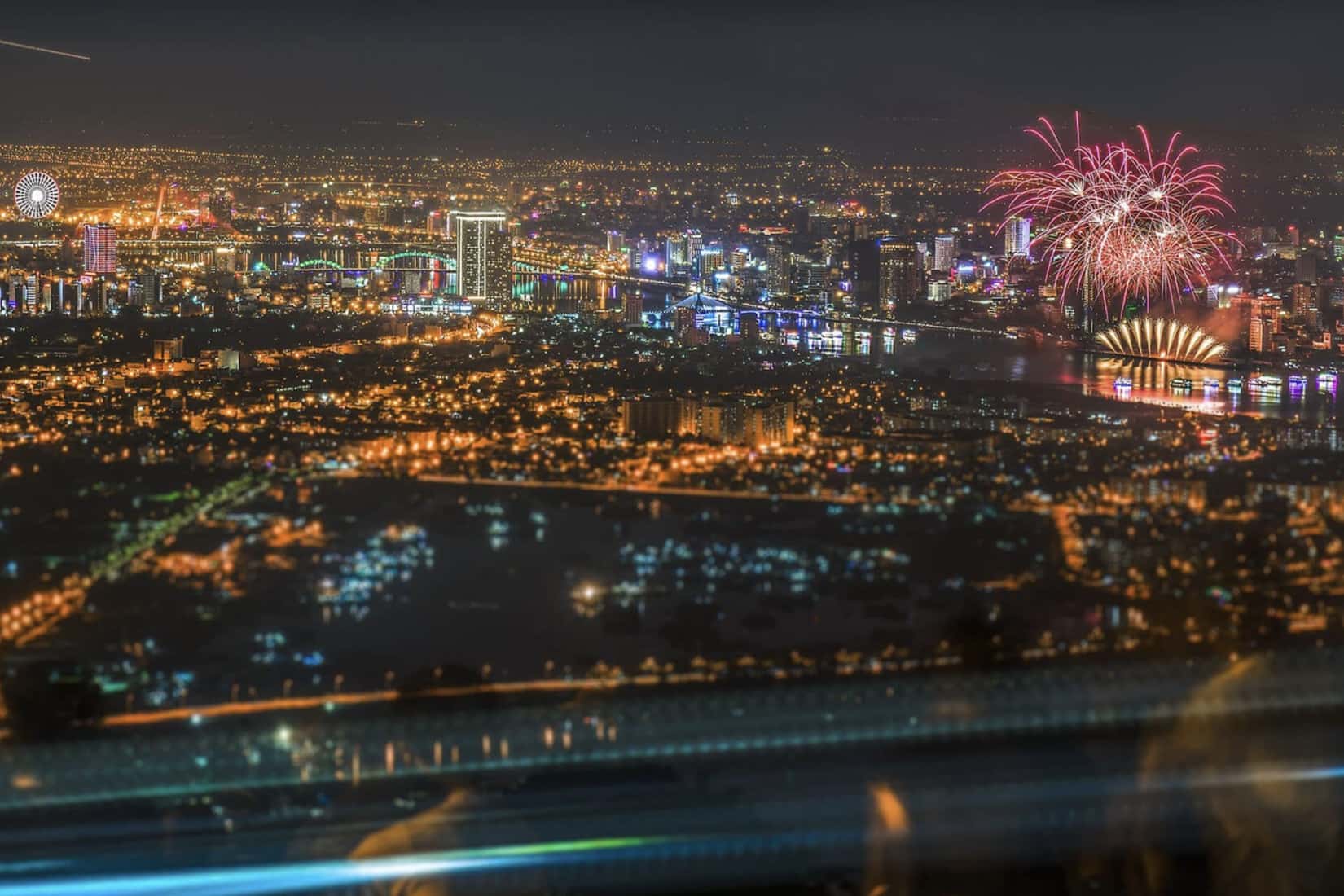 Da Nang duoc vinh danh voi nhieu giai thuong quoc te: “Diem den su kien va le hoi hang dau Chau A”, thuoc top 10 thanh pho chau A co ti le du khach quay lai cao nhat va top 50 diem den hap dan toan cau. Anh: So VHTTDL