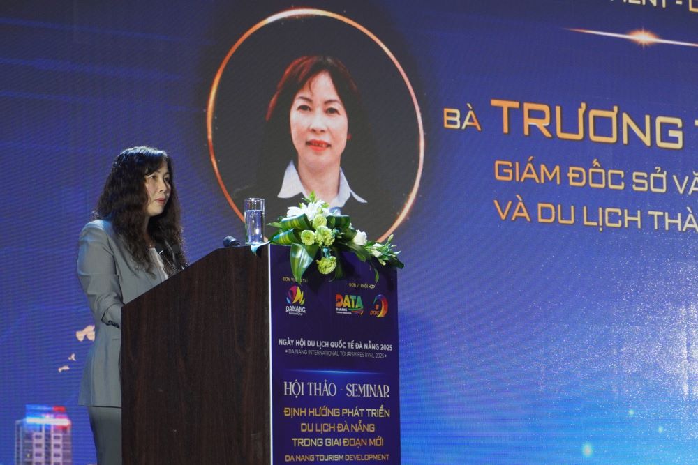 Ba Truong Thi Hong Hanh - Giam doc So Van hoa - The thao va Du lich Da Nang phat bieu tai chuong trinh. Anh: Tran Thi