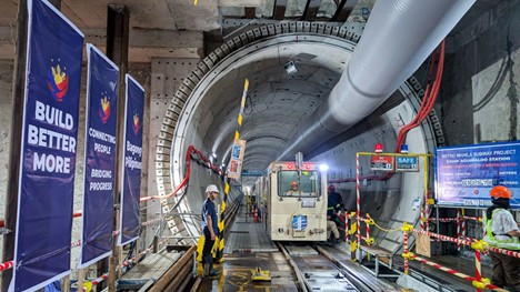 Du an Metro Manila dang trong giai doan tien hanh thi cong lap dat vat tu co dien MEP cua Cat Van Loi. Anh: Cat Van Loi