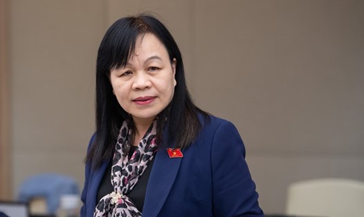 Phó Chủ nhiệm Ủy ban Văn hóa và Xã hội Nguyễn Thị Mai Hoa đề nghị có mức tiền lương tương xứng với cán bộ, công chức sau sắp xếp bộ máy. Ảnh: Quochoi.vn